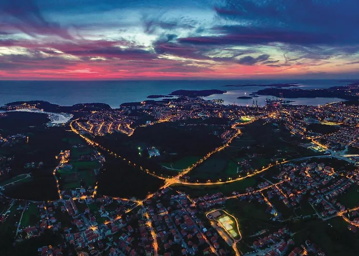 4 Bedroom Beautiful In Prázdninový dům