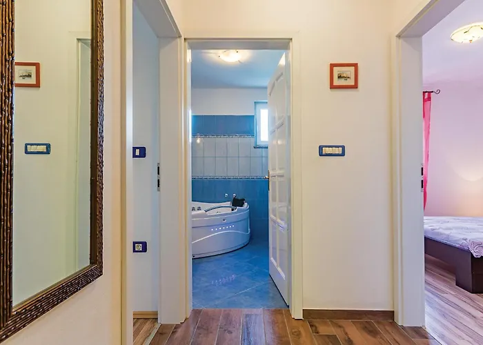 Prázdninový dům 4 Bedroom Beautiful In *