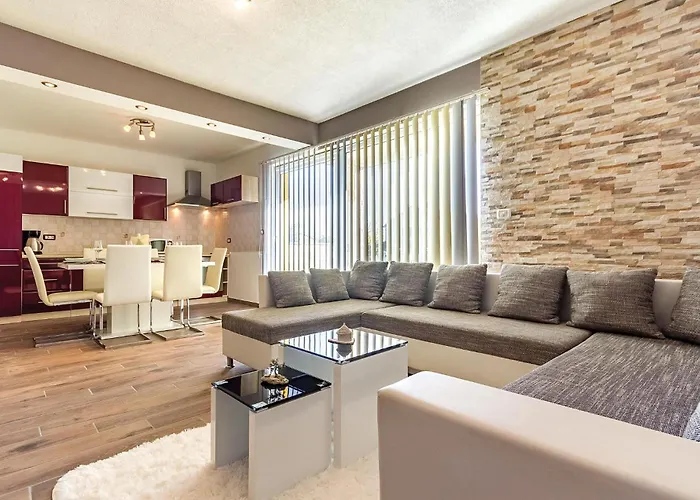 4 Bedroom Beautiful In *