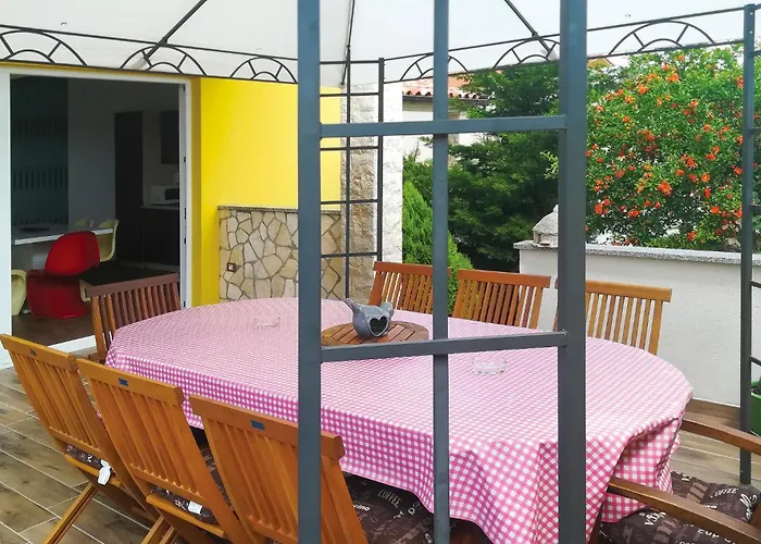 4 Bedroom Beautiful In Pula