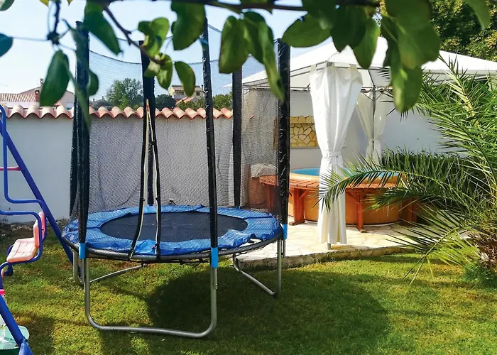 4 Bedroom Beautiful In Prázdninový dům