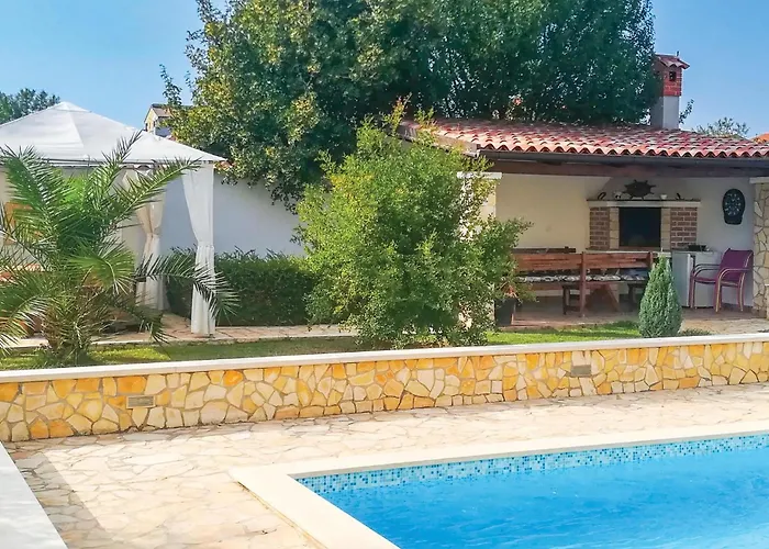 4 Bedroom Beautiful In Nyaraló