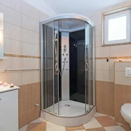 4 Bedroom Beautiful In Holiday home