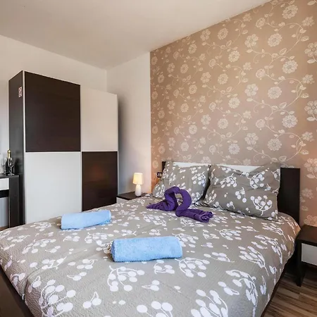 Holiday home 4 Bedroom Beautiful In