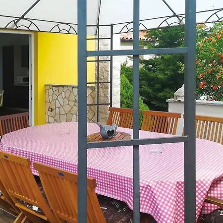 4 Bedroom Beautiful In Pula