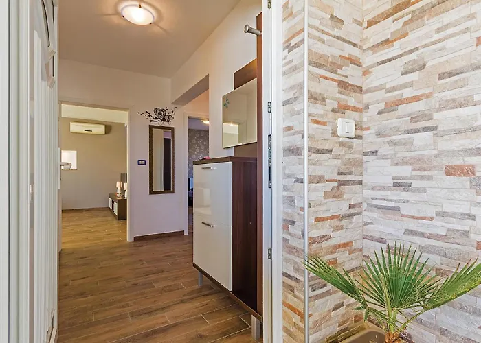 4 Bedroom Beautiful In