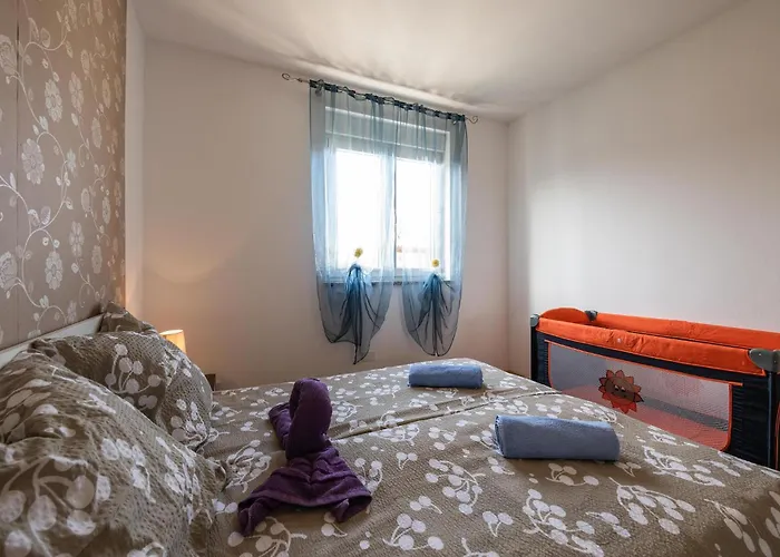 Дом отдыха 4 Bedroom Beautiful In *