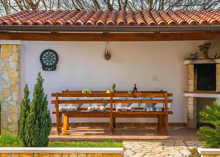 Дом отдыха 4 Bedroom Beautiful In *