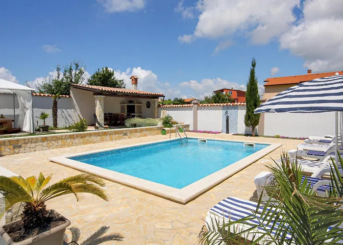 4 Bedroom Beautiful In *