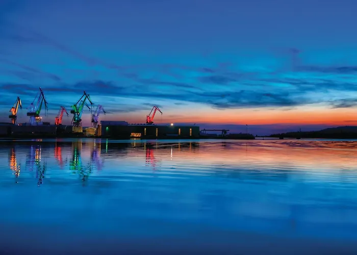 4 Bedroom Beautiful In Пула