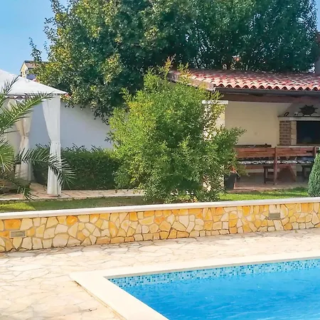 4 Bedroom Beautiful In Vakantiehuis
