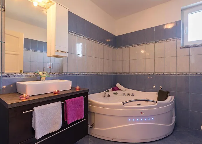 4 Bedroom Beautiful In