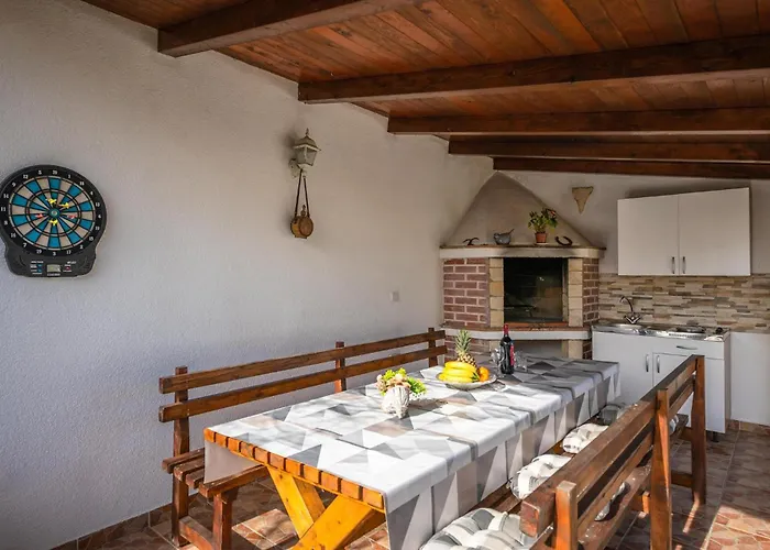 4 Bedroom Beautiful In Pula