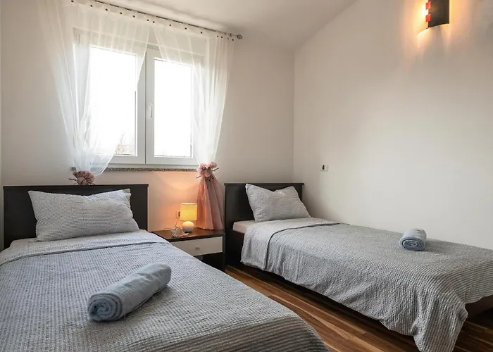 4 Bedroom Beautiful In Vakantiehuis